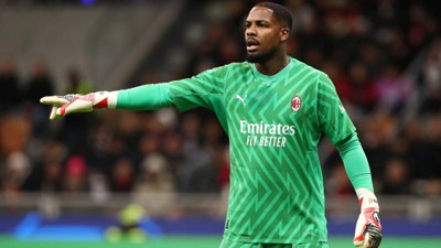 İtalya'da skandal. Milan kalecisi sahayı terk etti