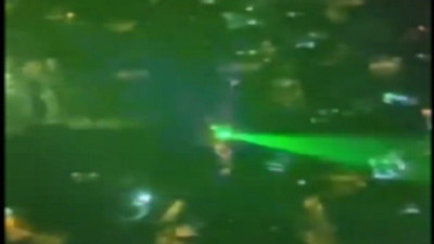 İzmir'de inişe hazırlanan uçağa lazer tuttular. Yolcuların can güvenliği hiçe sayıldı