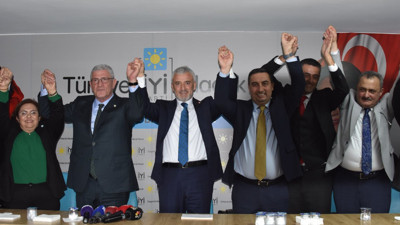 AKP’den istifa eden eski başkan İYİ Parti’den aday oldu