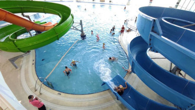 Spor İstanbul'dan karnesini getiren çocuklara ister suda ister buzda kayma fırsatı