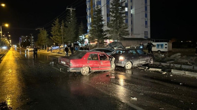 Alkollü sürücü park halindeki araca çarptı