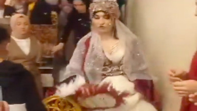 Gelinin kına eğlencesi çıkışındaki sinirli hareketleri sosyal medyada tartışma yarattı