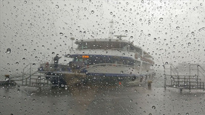 İzmir'de arabalı vapur seferlerine 'hava muhalefeti' engeli