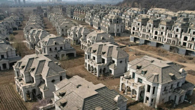 Kiracıların içinin yağlarını eritecek görüntü. Villalarda in cin top oynuyor