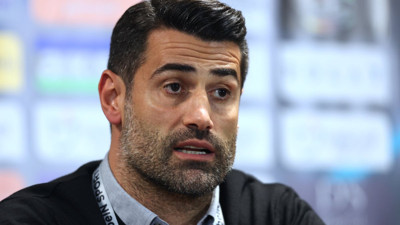 Volkan Demirel isyan etti: Gökten taş yağsa başımıza düşecek