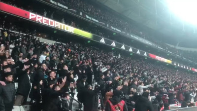 Beşiktaş penaltı bekledi. Hakem vermeyince taraftar çıldırdı