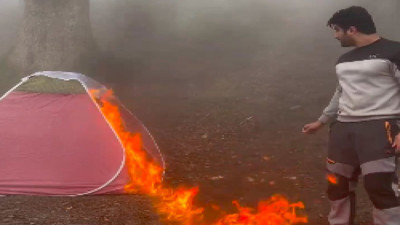 Ateş yakmak isteyen kampçılar, ateşi yaktılar da çadırları da tutuştu