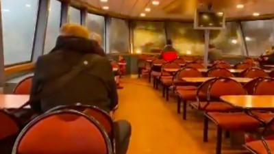 Dev dalga şovu: Feribotun camlarını kırıp içeriye giren dalgalar gündem oldu