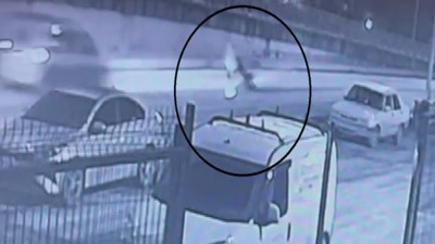 Motosikletten düştü üzerinden araç geçti