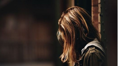 Karısını 5 kardeşine tecavüz ettirdi tuğlayla öldürdü