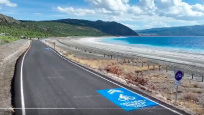 Ayakkabıyla bile girilmemesi gereken Salda kıyısına asfalt yol yaptılar! Bir başkadır benim memleketim...