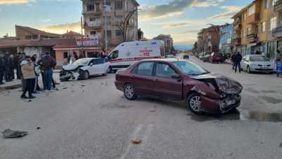 Çorum'da trafik kazası. 3 yaralı