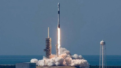 İran uzaya aynı anda 3 roket fırlattı