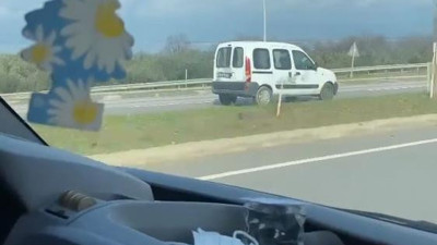 Minivan ters şeritten gidince facianın eşiğinden dönüldü