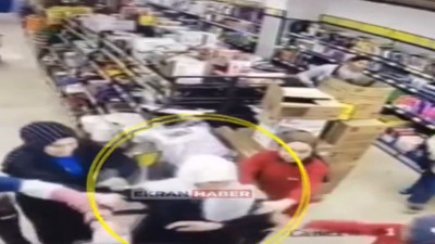 Markette müşteriler birbirlerine deterjan şişeleriyle saldırdı