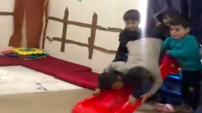 Kız çocukları ile erkek çocuklarının arasındaki fark izleyenleri güldürdü