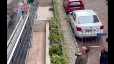 Balkondan Ekrem İmamoğlu'na bir vatandaşın sevgi dolu seslenişi gündem oldu: 'Torunum gibisin'