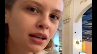 Dışarıda yediği yemekten artanı saklama kabıyla eve götüren kadın: "Ayıp olan çöpe atmaktır!"