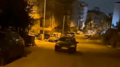 El frenini çekmediği için arabası kayıp giden kadın, video çekmekten başka bir şey yapamadı