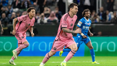 Jorge Jesus nefes kesen maçta Lionel Messi dinlemedi. Yıktı geçti