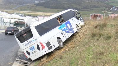 İstanbul'da kaçak göçmenleri taşıyan otobüs kaza yaptı