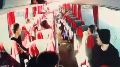 Bayrampaşa'da otogarda facia kıl payı atlatıldı! İki yolcu otobüsü çarpıştı. Yolcular büyük panik yaşadı