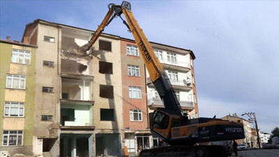 Elazığ'da ağır hasarlı binaların yüzde 87'sinin yıkımı tamamlandı