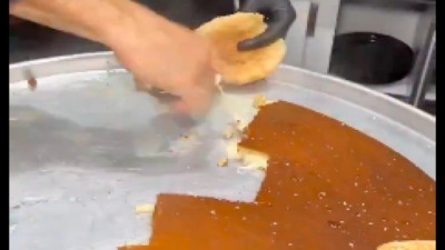 Beyrut'ta yapılan ekmek arası künefe paylaşımı gündem oldu