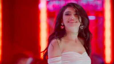 İnci Taneleri dizisinin Dilber'inin bu akşam yayınlanan bölümdeki dansı beğeni topladı