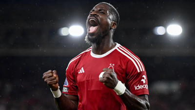 Galatasaray'ın anlaşma sağladığı Aurier'de flaş gelişme. Taraftarı üzecek haber