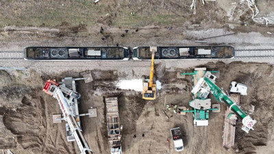 Kırklareli’de devrilen tren kaldırılarak demiryolu yeniden ulaşıma açıldı