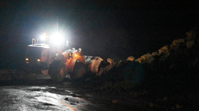 Heyelan trafiği durdurdu