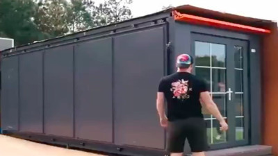 Konut fiyatlarının artmasıyla bir internet sitesinde satılan katlanılabilir evler sosyal medya kullanıcıları arasında gündem oldu