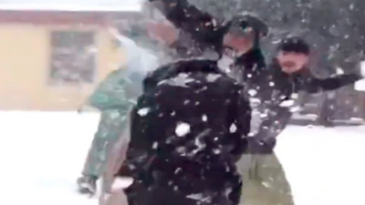 Afganistan Kabil'de nadir görülen bir hava olayı meydana geldi: İstanbulluların hasret kaldığı kar, Afganistan'a yağdı