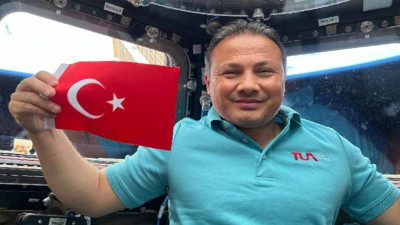 Alper Gezeravcı'nın dönüşü yine ertelendi. Elon Musk'un şirketi duyurdu