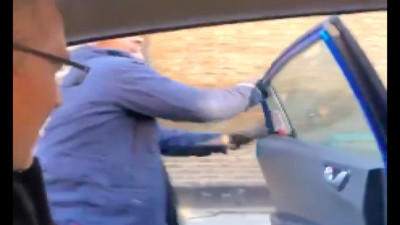 Londra'da sığınmacı olduğu iddia edilen kişi, yolcusu olan Uber aracına saldırdı