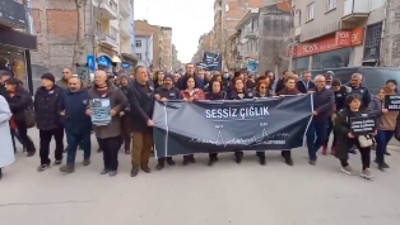 Malatya Valiliği'nin anma yasağına uymayan vatandaşlar hep birlikte yürüdü