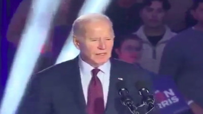 Biden'ın yine kafası karıştı. 28 yıl önce ölen Fransa Cumhurbaşkanı Mitteran'la yakın zamanda konuştuğunu söyledi