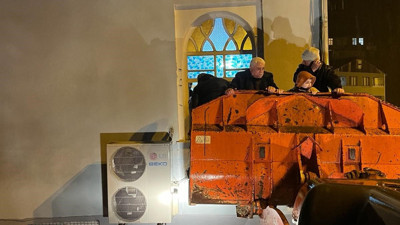 Artvin'de sel sonrası cemaat camide mahsur kaldı