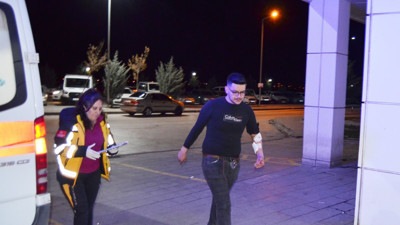 Özel halk otobüsünde bıçaklı 'yan bakma' kavgası: 1 yaralı