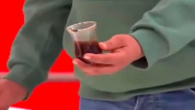 Kayıp olan karısının 40 gün önce içtiği kahveyi saklayan adam