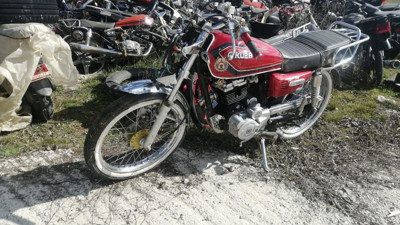 Isparta'da feci kaza: Motosikletiyle trafik levhasına girdi