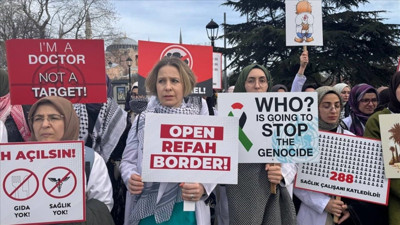 İstanbul'da doktorlardan Gazze için sessiz yürüyüş