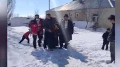 Van'ın Çaldıran ilçesinde ambulans helikopterle hastaneye ulaştırılan kadın hasta