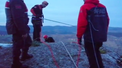 Eflani'de mahsur kalan köpek AFAD ekiplerince kurtarıldı