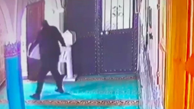 Bursa'da camiye girip ayakkabı ve rahle çalan hırsız güvenlik kamerasına yakalandı