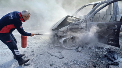 Seyir halindeki otomobil alev alev yandı (11 Şubat 2024)