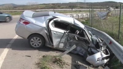 Pendik’te otomobil bariyerlere ok gibi saplandı