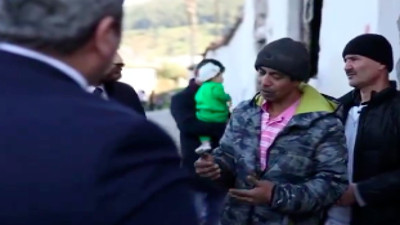 Kaçak göçmenler, İYİ Partili Mehmet Tolga Akalın'a Türkiye'ye giriş yöntemlerini anlattılar: 'İran sınırından sonra yürüyerek geldik.'