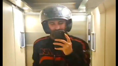 Bir kurye sipariş götürdüğü yerde kuryelere özel asansörü görünce tepki gösterdi: 'Bildiğin sekizinci sınıf insan muamelesi'